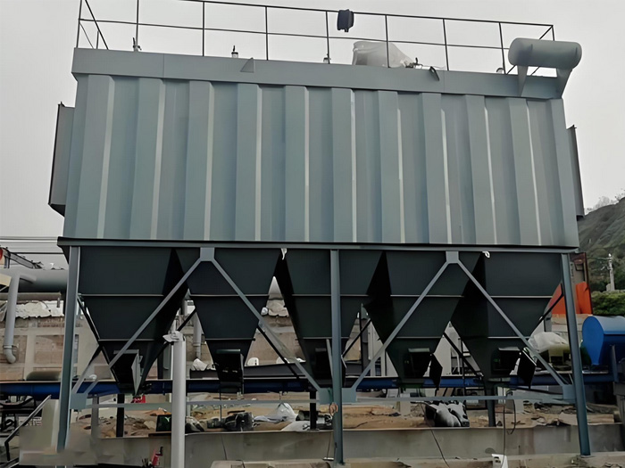 <strong>FMQD氣箱式脈沖袋式除塵器</strong>